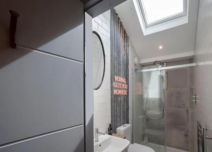 Апартаменты Higgihaus 5 Clare Street Central Location Бристоль